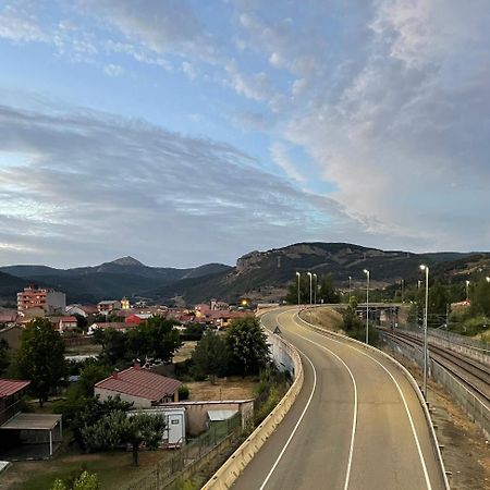 Alojamiento La Milana Hostal La Robla Exterior foto