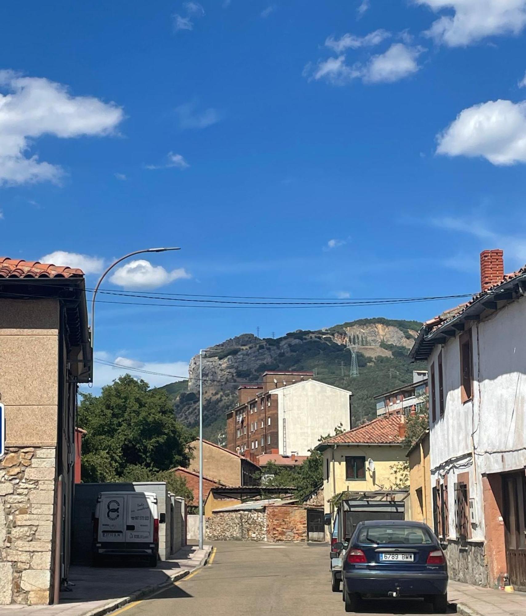 Alojamiento La Milana Hostal La Robla Exterior foto